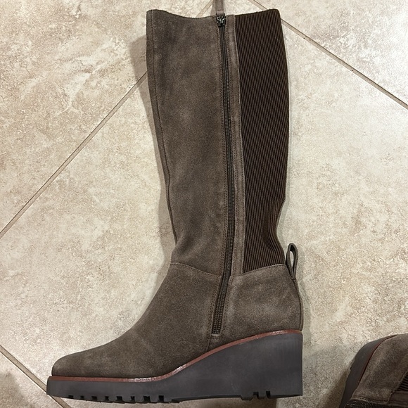 NWOB Effect Knee High Wedge Leather Boot Size 7 Java Color - Picture 5 of 11